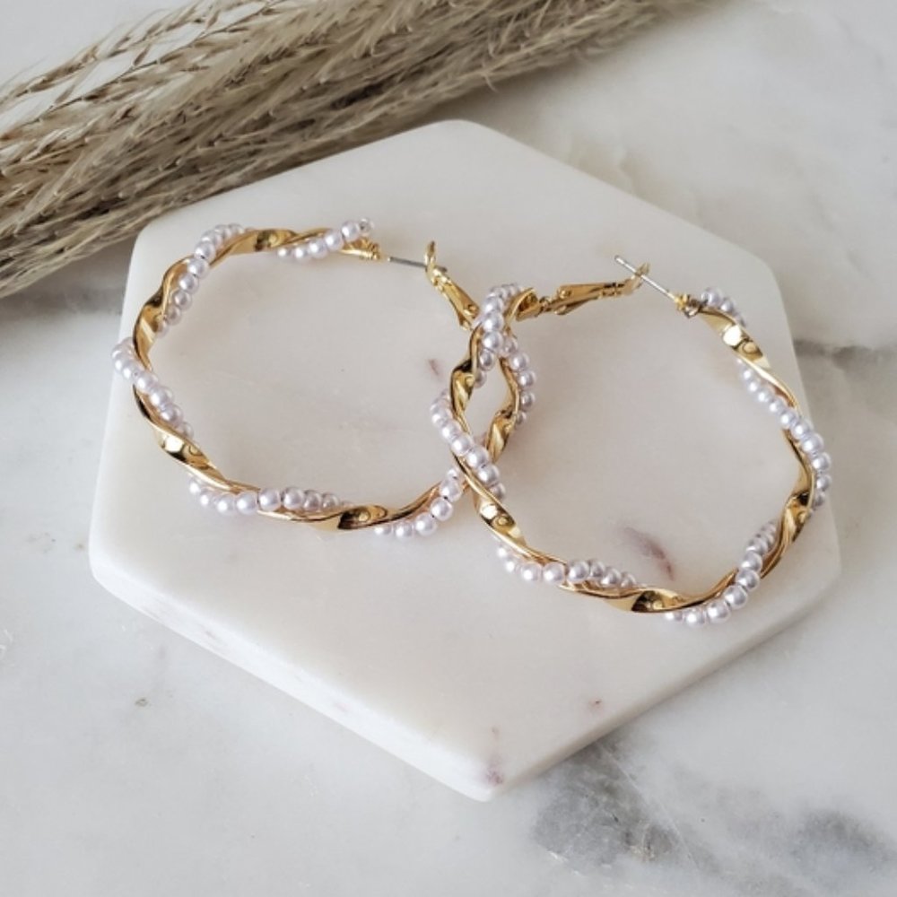 Lulu's Unique Pearl Twisted Boho Hoop Earrings - Picture 7 of 7